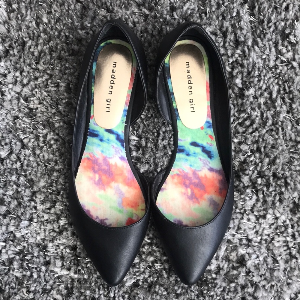 Madden Girl Black Pointed Toe Flats Size 9.5